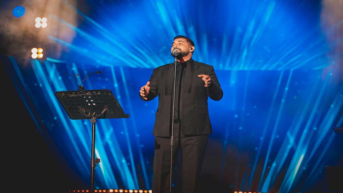 Une boule d’émotions explose sur la scène de Carthage avec Adam dans une atmosphère chargée de passion et de nostalgie